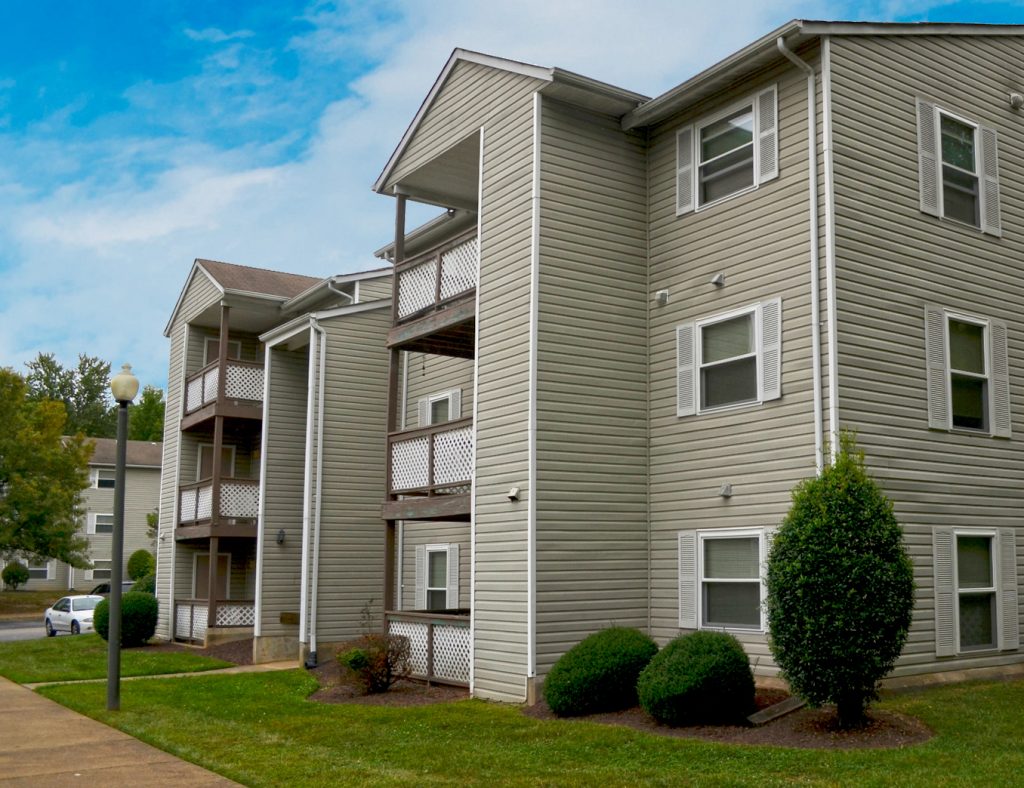 The Laurel Pines apartment building changed hands. Photo courtesy of Multi Housing Advisors.